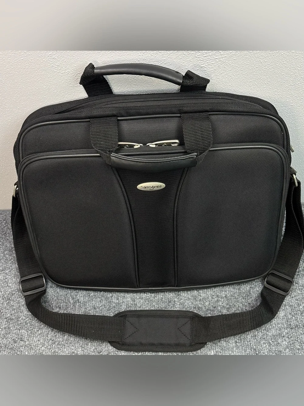 Samsonite Black Laptop Messenger Bag Briefcase Carry on Travel Busines 937795